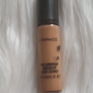 MAC Pro Longwear Concealers NC30